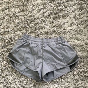 lululemon hotty hot short 2.5”